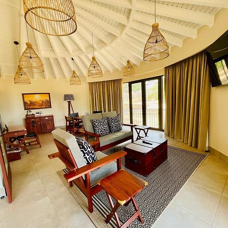 Hwange Safari Lodge Dete Екстериор снимка