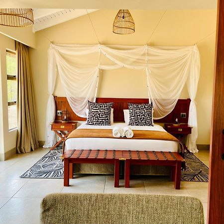 Hwange Safari Lodge Dete Екстериор снимка