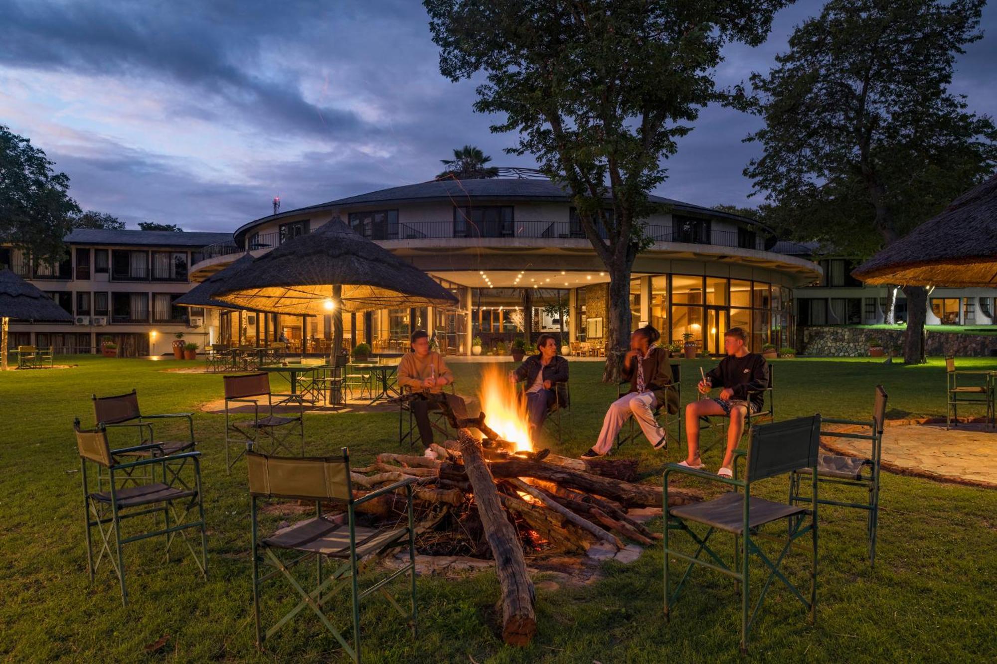 Hwange Safari Lodge Dete Екстериор снимка